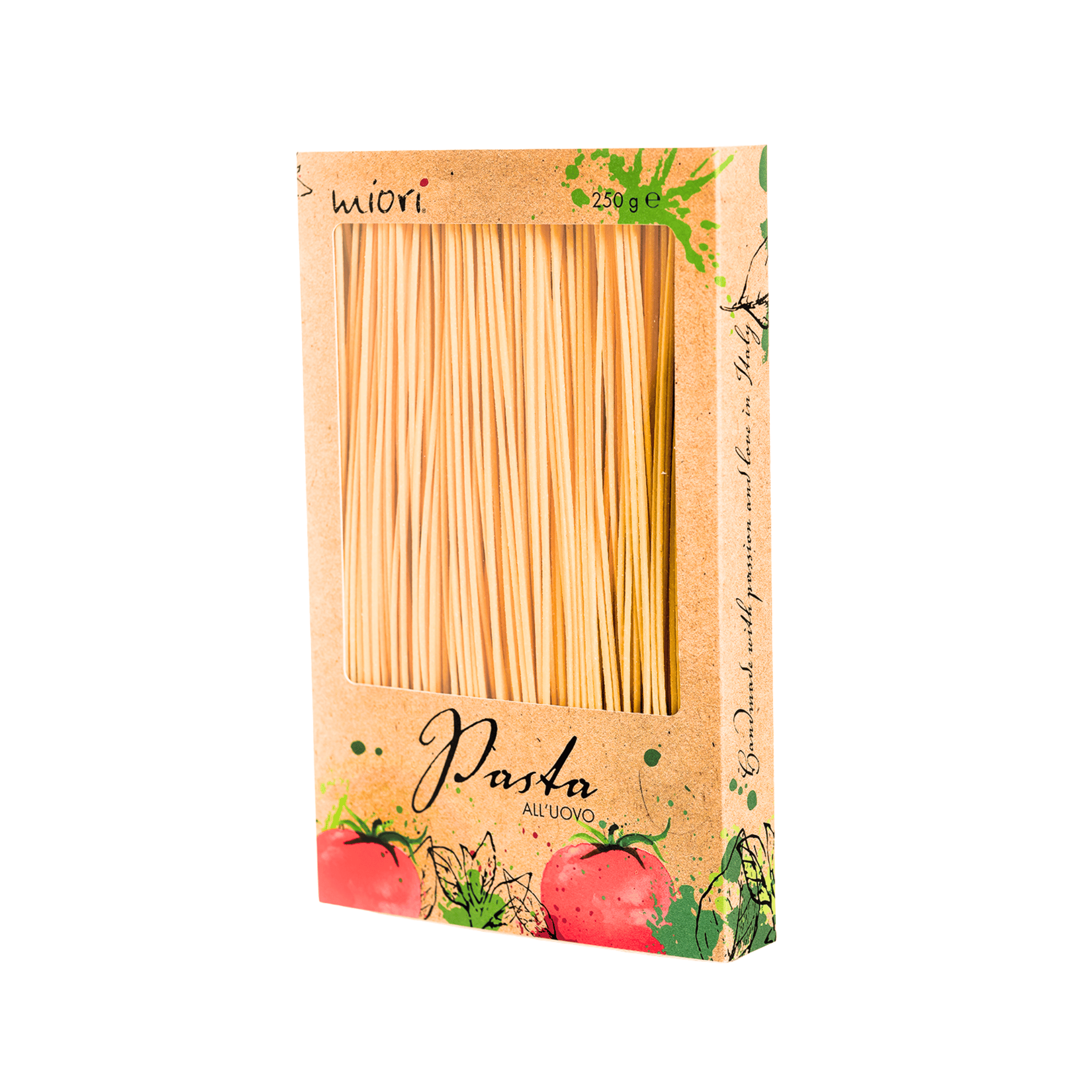 Eine rechteckige Pappschachtel mit einer transparenten Öffnung, durch die lange, dünne Nudelstränge sichtbar sind. Die Schachtel zeigt rote Tomaten-Illustrationen, grüne grafische Elemente und den Schriftzug „Pasta all’uovo“ sowie „Handmade with passion and love in Italy“